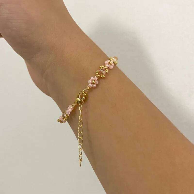 Pink Daisy beaded flower bracelet, a gift for her, 25H1229