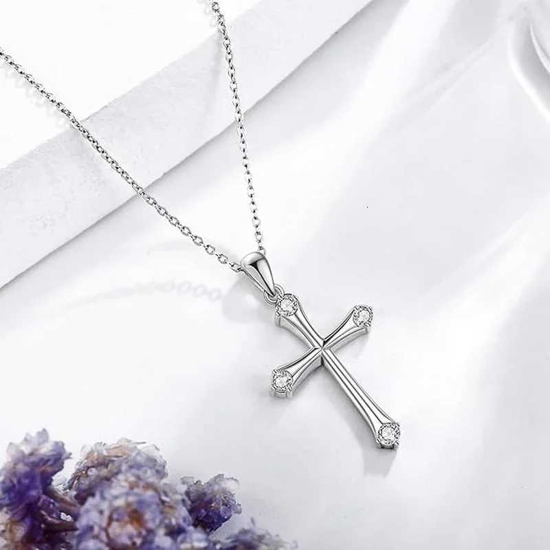 Huitan Minimalist Style Cross Pendant Necklace for Women Versatile Daily Devout Neck Accessories Trendy Halloween Party Jewelry Y251227