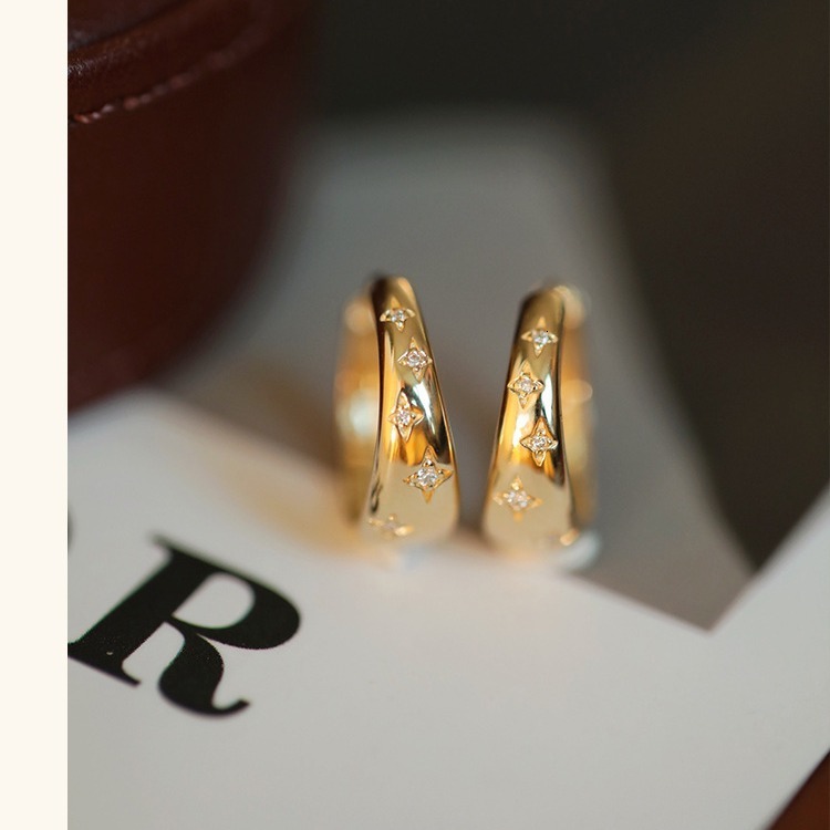 Luxury Brand Designer Jewelry Hoshino~18K Gold Plated Copper Starry Sky Earrings Ear Cuffs Simple Versatile Zircon Earrings Studs