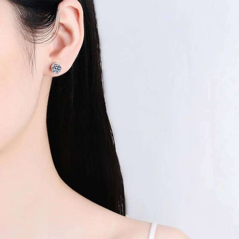 18K gold inlaid diamond earrings, women's style simple four claw screw PT950 platinum moissanite fashionable earrings 59e