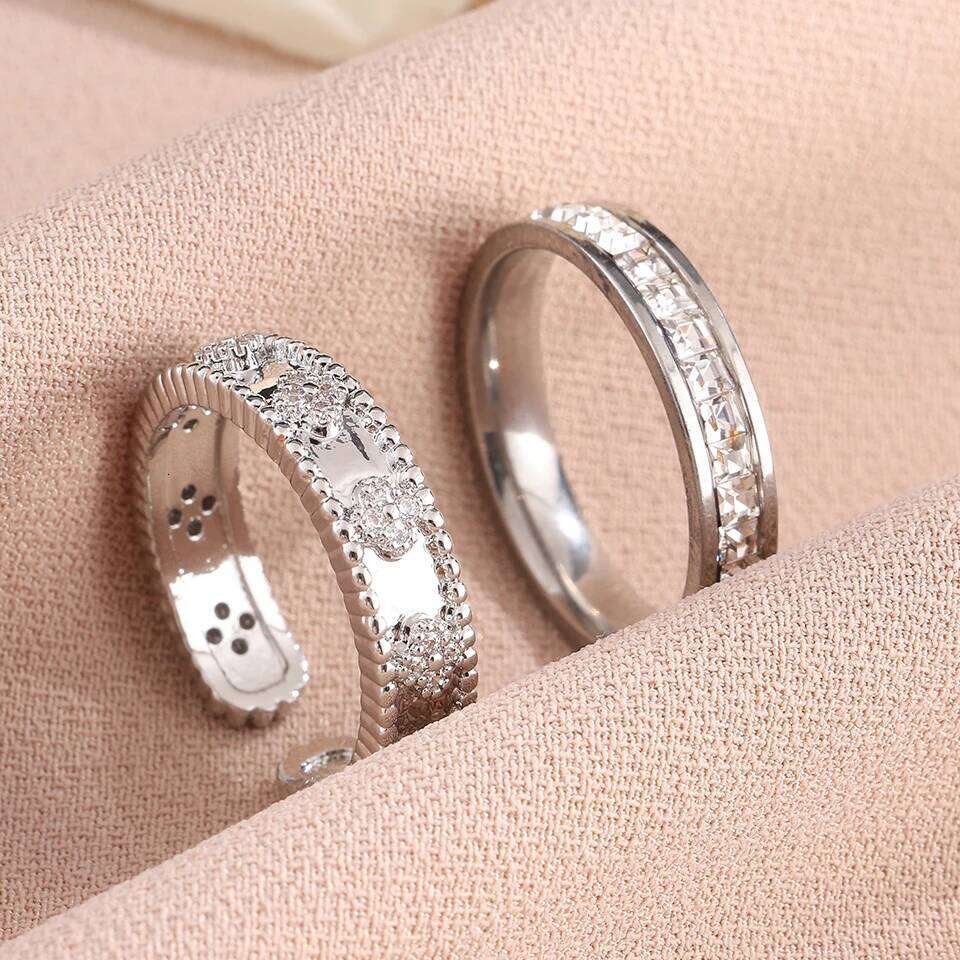 ZAKOL 2Pcs/Set Shiny Square Zircon Inlaid Couple Rings Exquisite Three-Dimensional Small Flowers CZ Fashion Jewelry Gift for Wom
