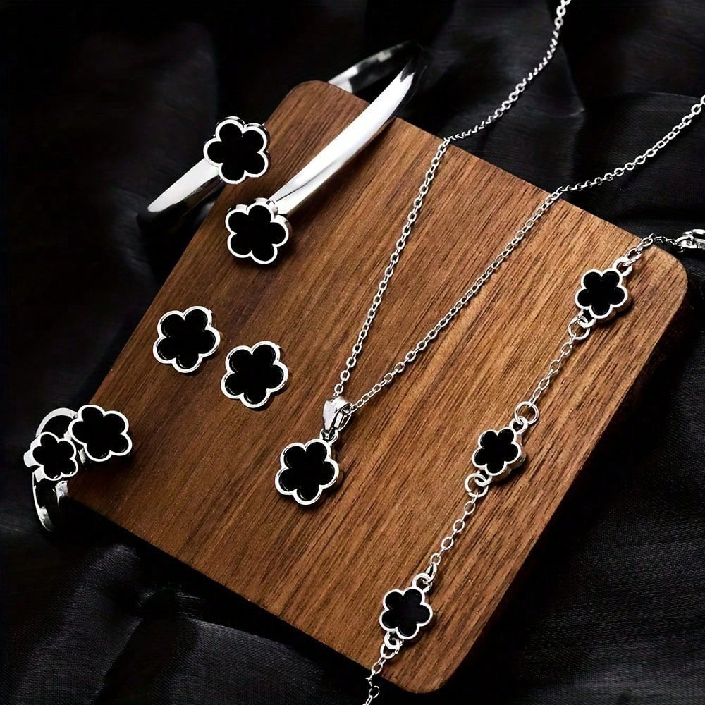 Luxury Brand Designer Jewelry European And American Hot-Selling Five-Petal Flower 5-Piece Set Necklace Bracelet Bangle Earrings Ring European And Amer