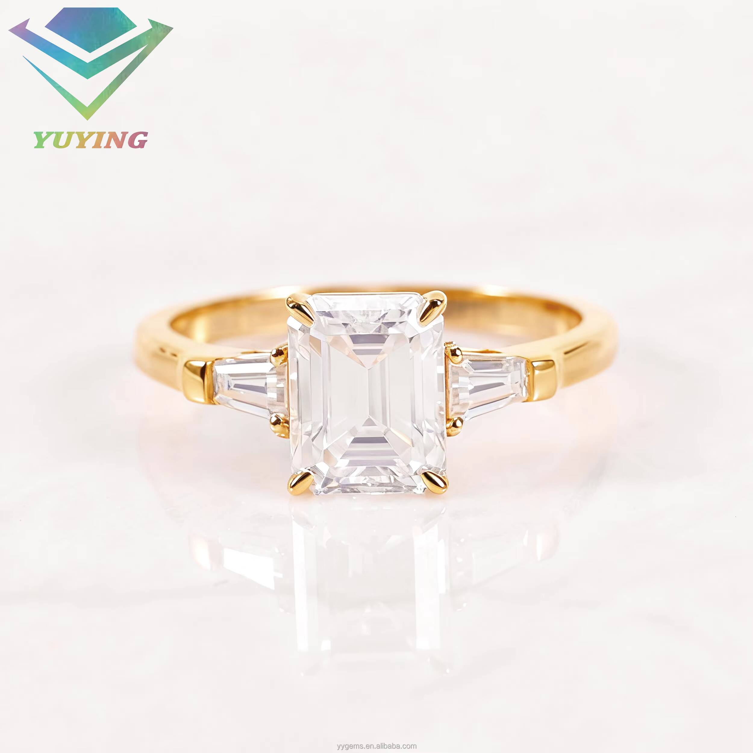 Custom High End Trilogy Style 3CT Emerald Cut Moissanite with Trapezoid Side Moissanite Wedding Ring Fine Jewelry Women Rings