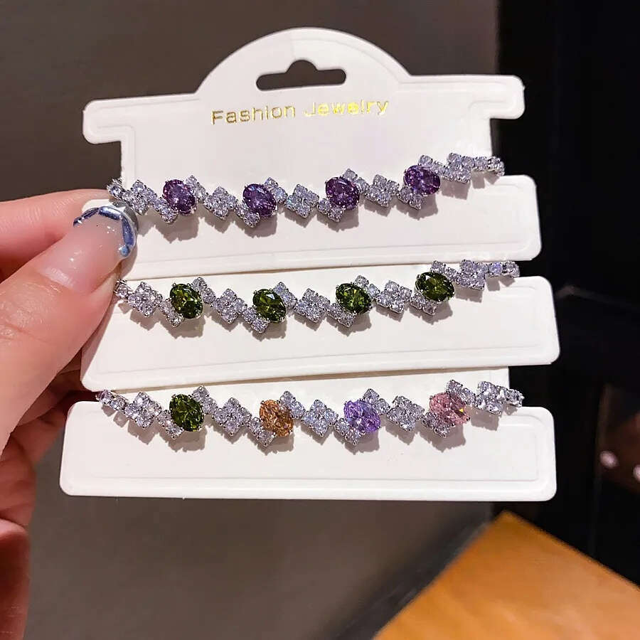 Jewellery High Quality Silver Toned Bracelet with Sparkly Mixed Cut Crystals Delicate Chain Design for Daily and Special Occasions Gift Textured Elega