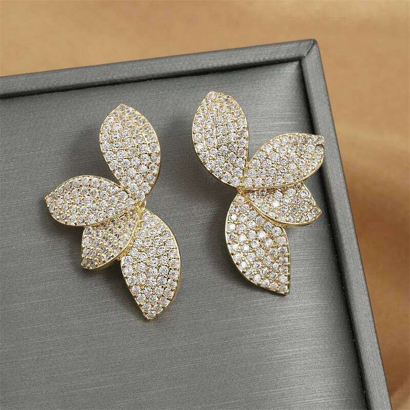Luxury Shiny Micro-set Zircon Leaf Earrings for Women Exquisite AAA CZ Symmetrical Earring Wedding Jewelry