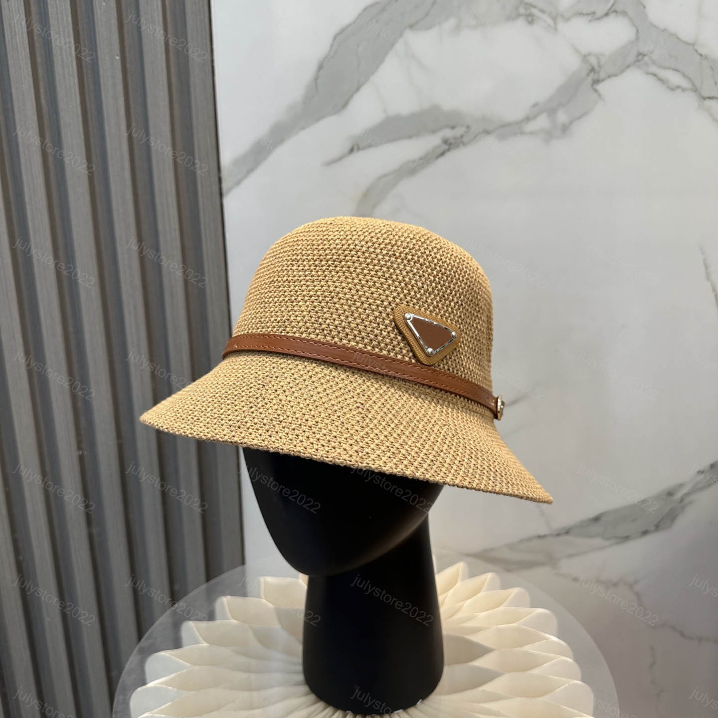 Luxury Bucket Hat Designer Women Knitted Cap Brim Winter Hat Matching Woven Straw Caps Sun Visor Soft Hats Sunhats Belt Brooch Accessories