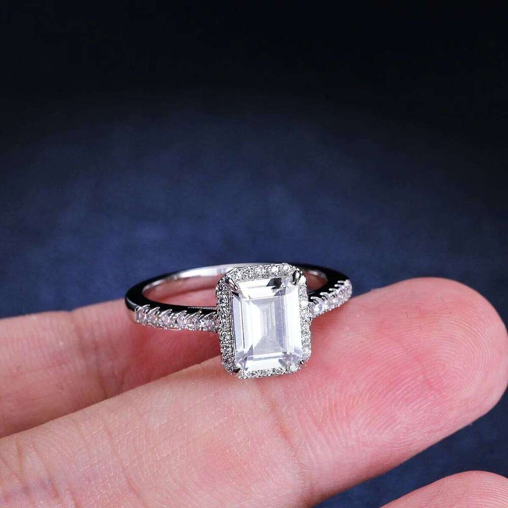 18K gold moissanite PT950 platinum wedding proposal geometric diamond ring women's rectangular emerald 99d