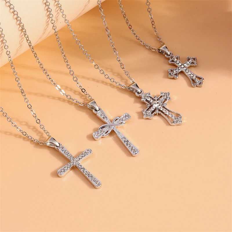 4Pcs/Set Fashion Crystal Cross Pendant Necklace Ladies Girl Thin Chain Necklace for Women Party Holiday Jewelry Gift Y251227