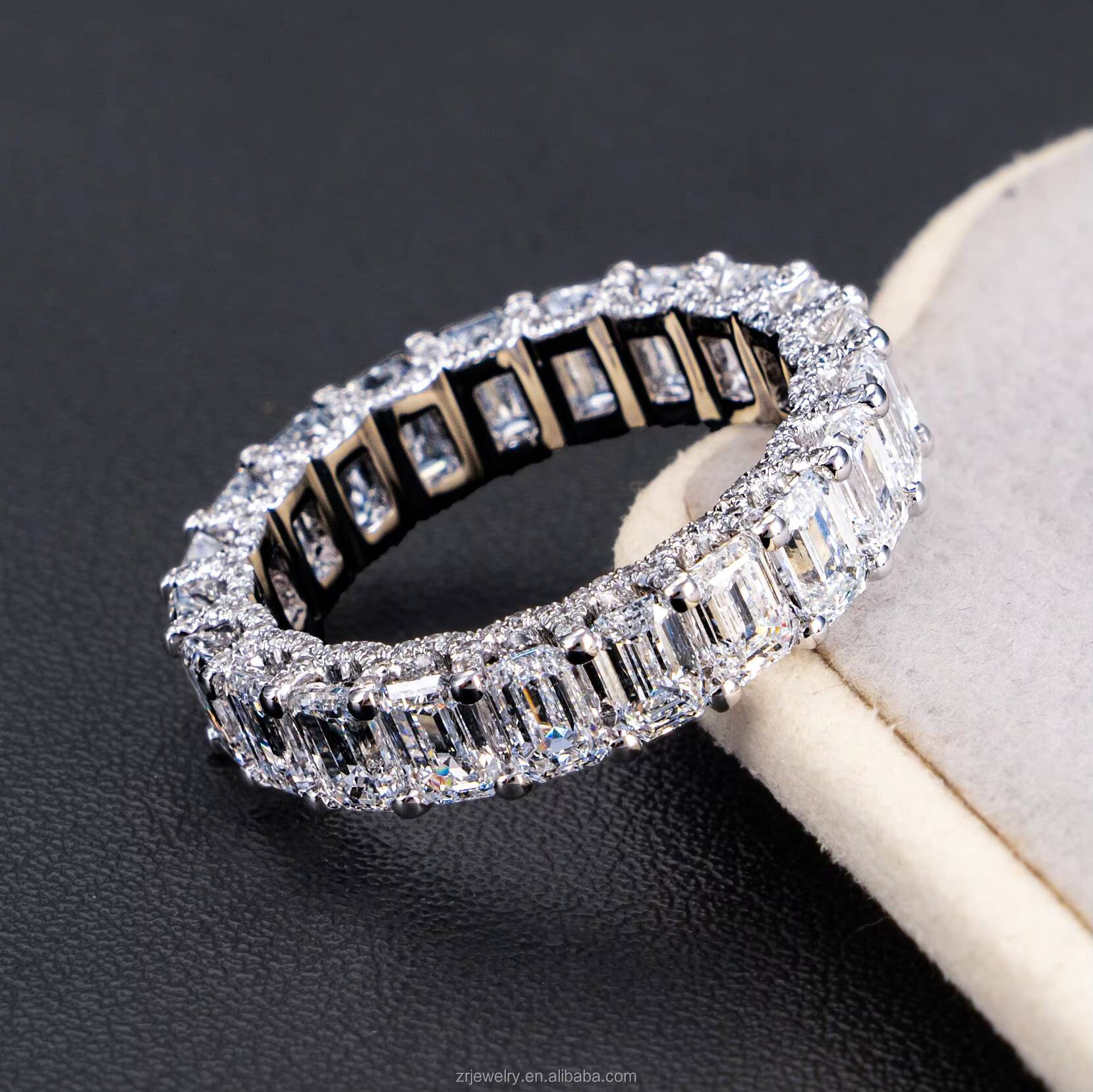 Wholesale 14K Pure Gold Lab Grown Diamond Band Wedding Rings 18K Solid Gold Synthetic Diamond Ring