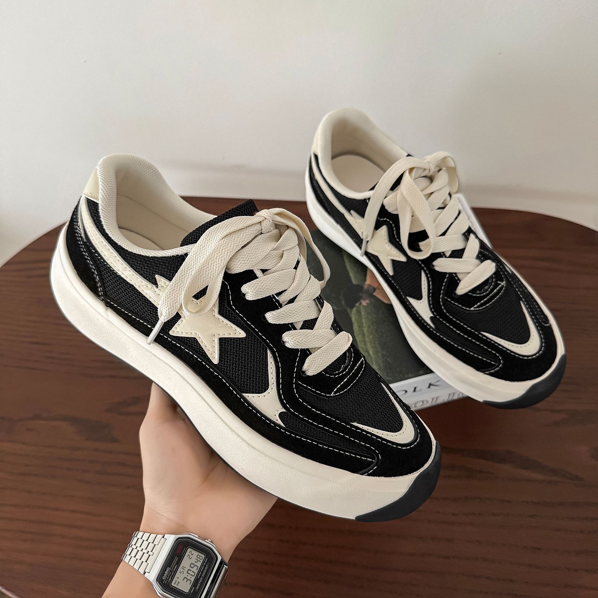 2026 New Design Mens Fashion Breathable Youth Trend Thick Sole Sneakers Versatile Retro Low Top Casual Shoes Free Shipping