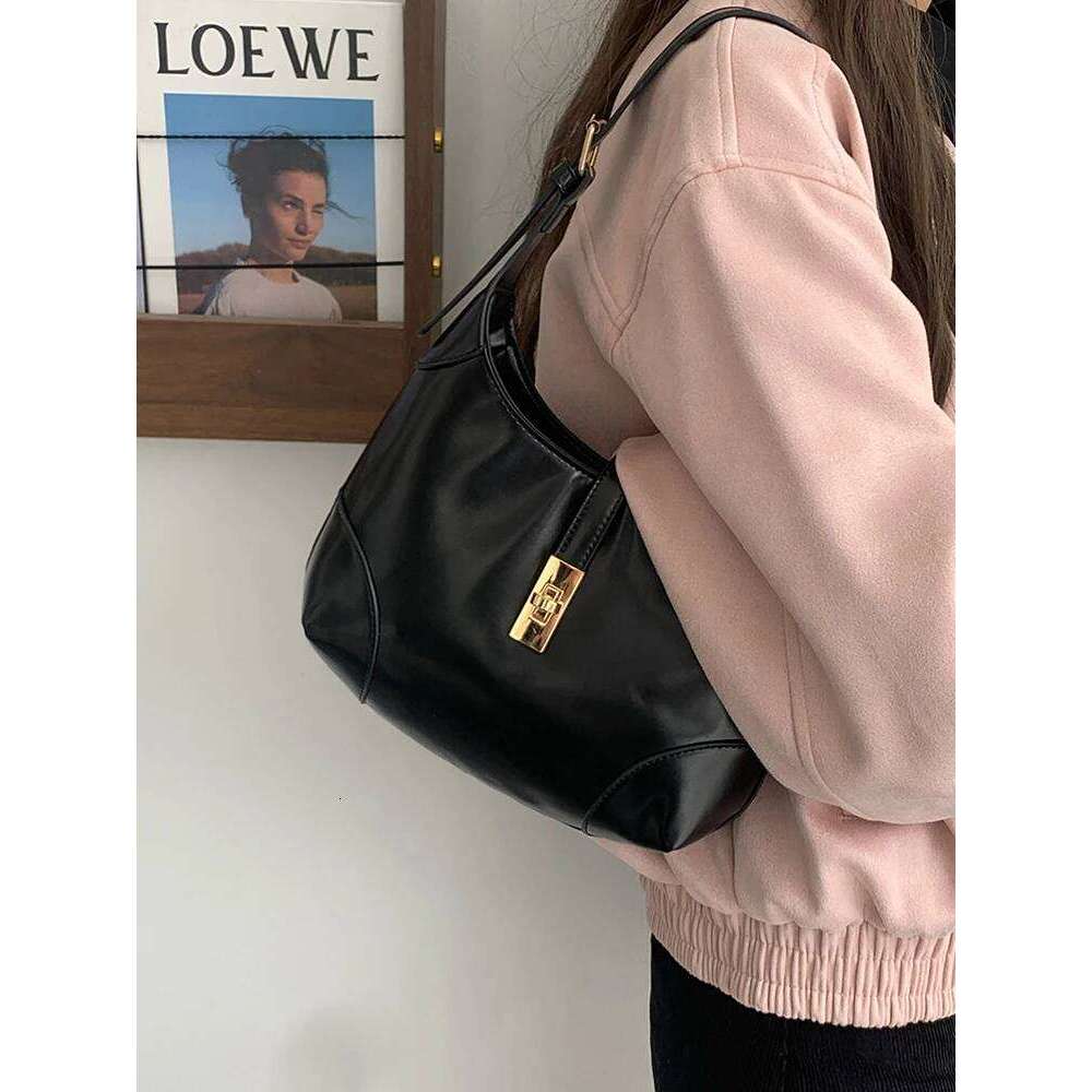 New Black Crescent Shoulder Armpit Bag Handbag Fashionable And Casual Women S Daily Commuting Bag XIU LAI SI