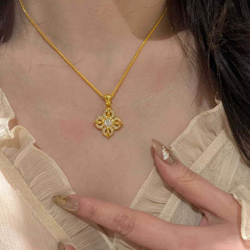 Openwork Cross Necklace Necklace Gold Four-Pointed Star Pendant Necklace Stylish and Versatile Collarbone Chain