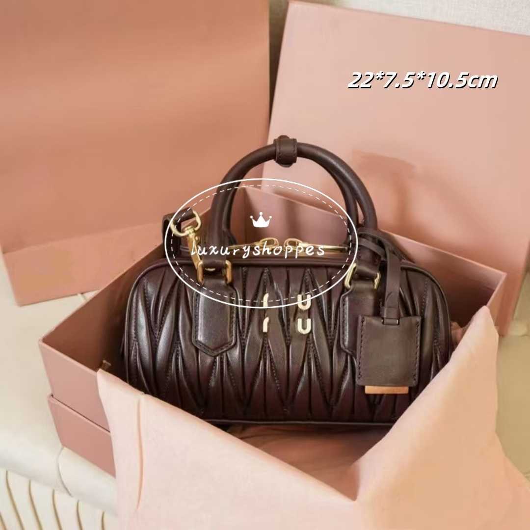 2025 Designer MM Bowling Boston Leather Ruffled Luxury Shoulder for Hand Carry Crossbody Fashion Pillows Bag with 7 colours