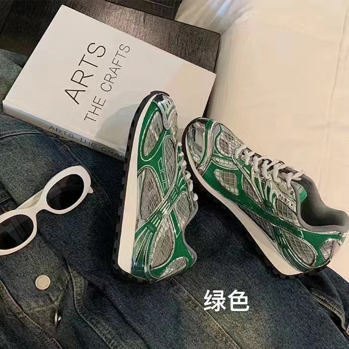 2025 New Designer Fashion Sports and Leisure Women's Shoes Color blocked Couple Shoes