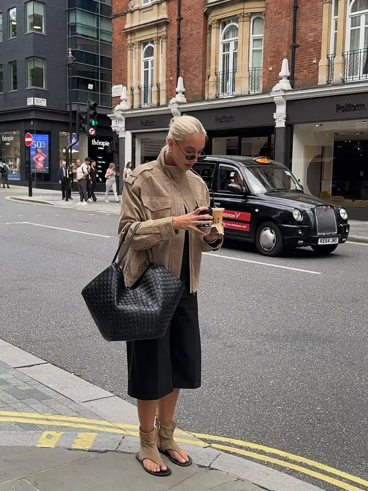 Casual Short Suede Jacket Women Fashion Chic Stand Collar Zipper Pocket Loose Outerwear Lady Autumn Daily Highstreet Jackets 251226