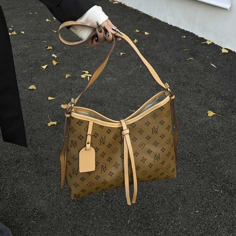 Luxurious Chic Shoulder Bag Underarm Crossbody Office Commuting 2025 New Model Exquisite Glamorous Sophisticated H251229