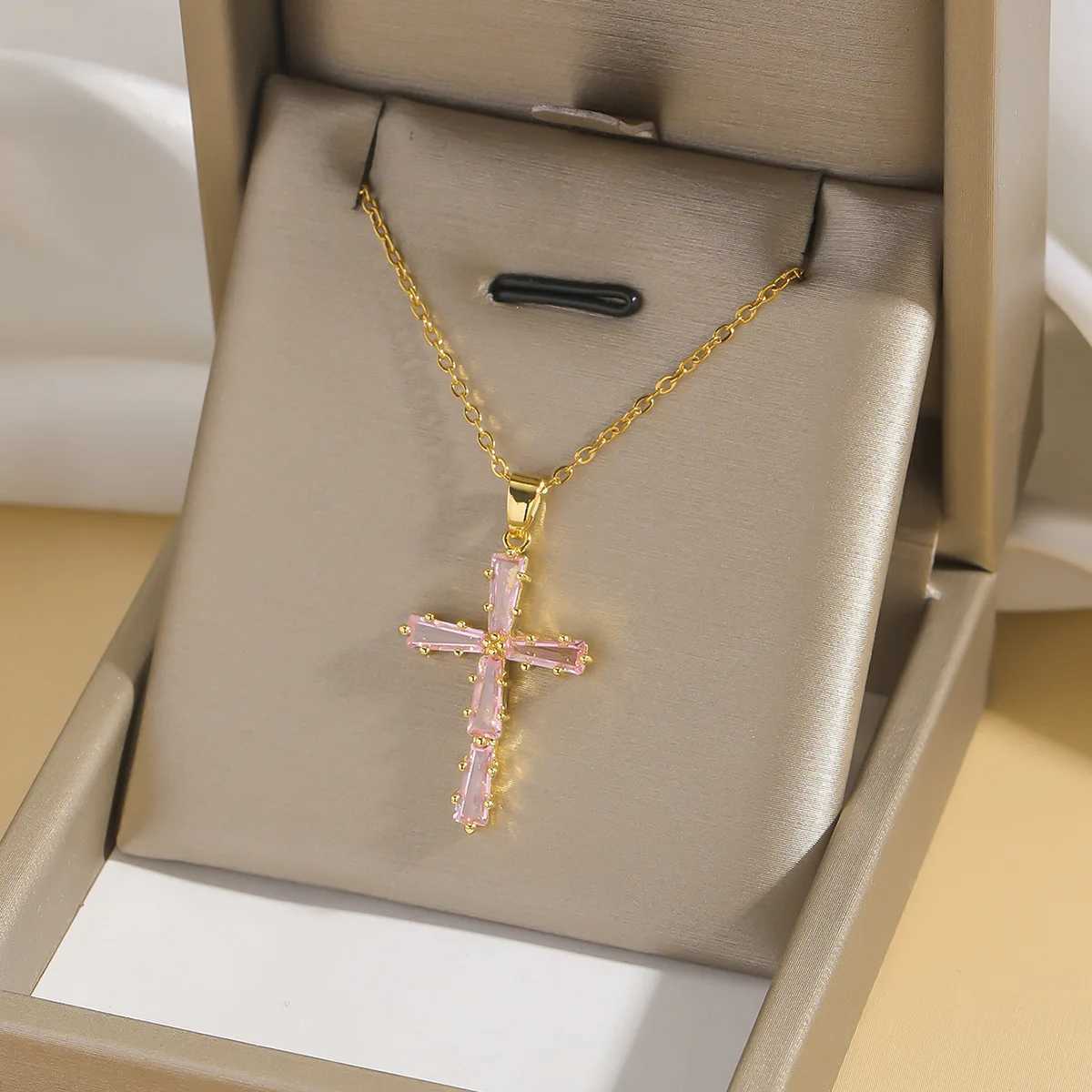 Cool Luxury Shiny Zircon Cross Pendant Necklaces for Women Men Fashion Stainless Steel Chains Collar Jewelry Accessories Gift Y251227