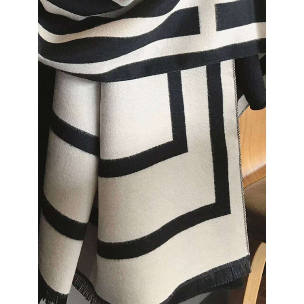 Premium Black Scarf for Women Winter Fashionable Korean Style Versatile Warm Neck Warmer Large Outerwear High-End 25M1229