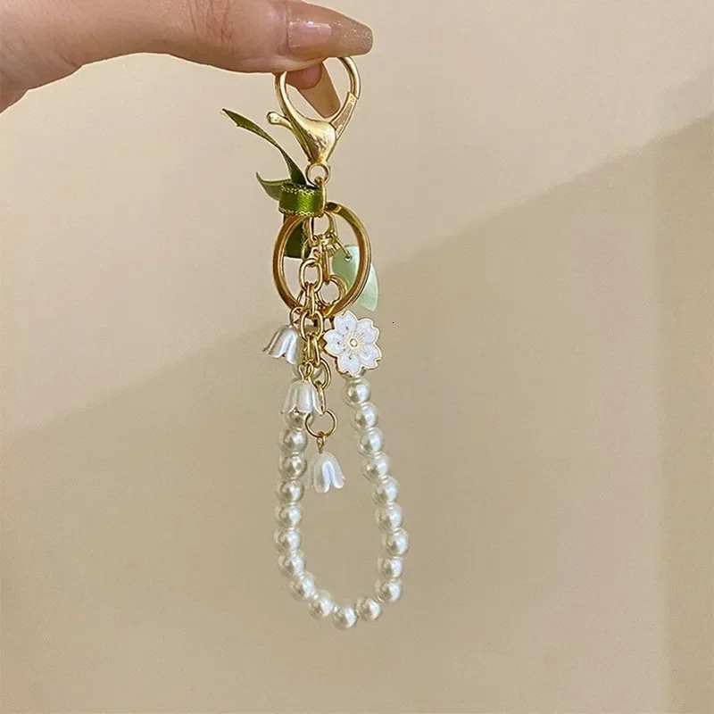 Lily of The Valley Flower Leather Keychain for Women Korean Fashion Sweet Key Chains Green Cute Bag Pendant Accessories 251219