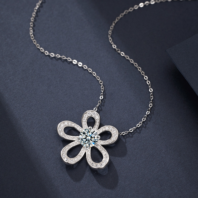 Fashionable Moissanite Inlaid Sunflower Necklace Exquisite And High End Full Diamond Five Petal Flower Pendant Necklace