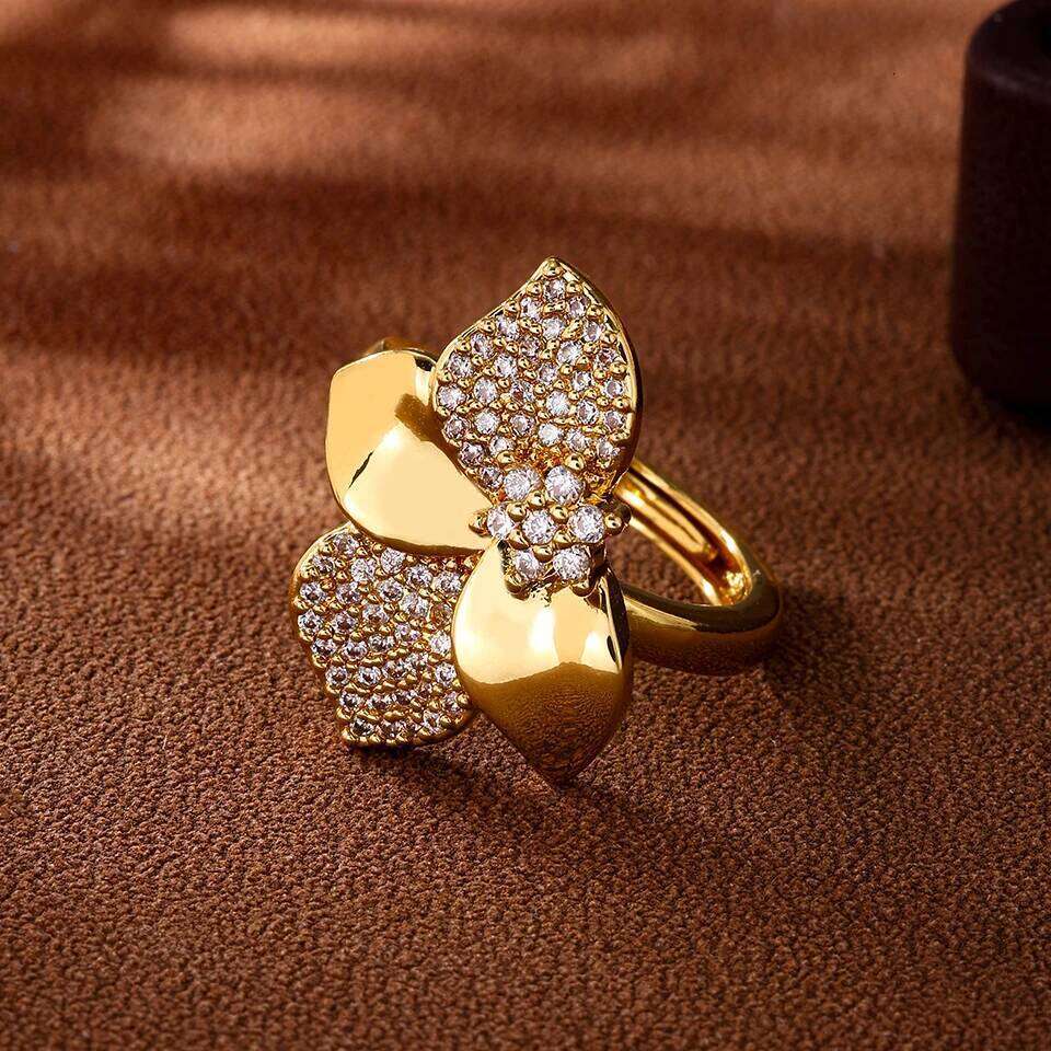 ZAKOL Brand Niche Design Crystal Zircon Leaves Flower Petals Open Rings for Women Exquisite Engagement Party Jewelry