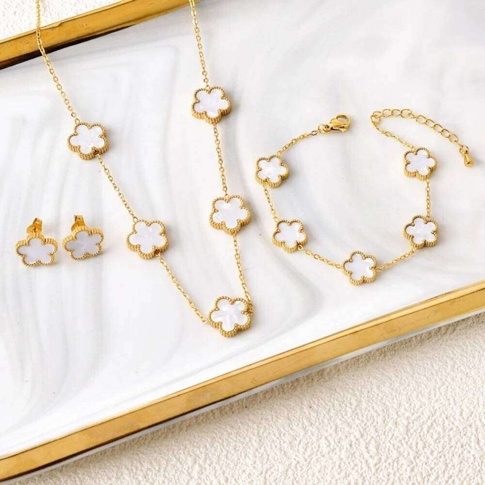 Hot sales stainless steel five-leaf flower necklace bracelet earrings set high sense women's shamrock jewelry party 25H1229