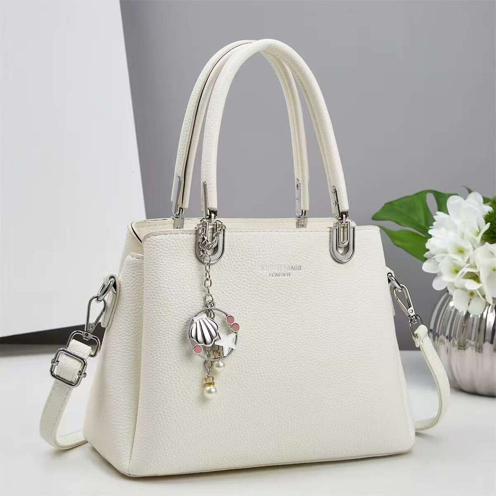 Fashionable Large Capacity Women's Handbag Street Trend PU Material Tote Bag Suitable For All Ages And Occasions Soft Structure shoulder bag Xiu 