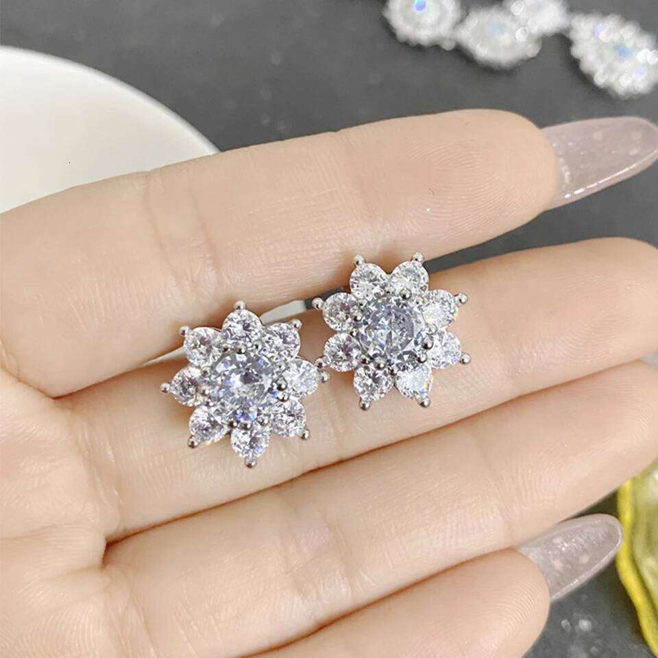 ZAKOL Shiny Dazzling SunFlower AAA Zirconia Stud Earrings Exquisite Sliver Color Ear Accessories Women's Party Jewelry Gift