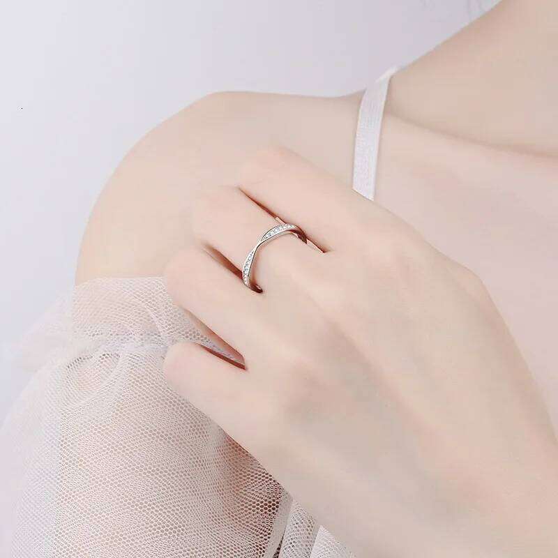 18K Gold Inlaid Women's Personalized Fashion Cross Shaped Moissanite PT950 Platinum Diamond Simple Ring 4ee