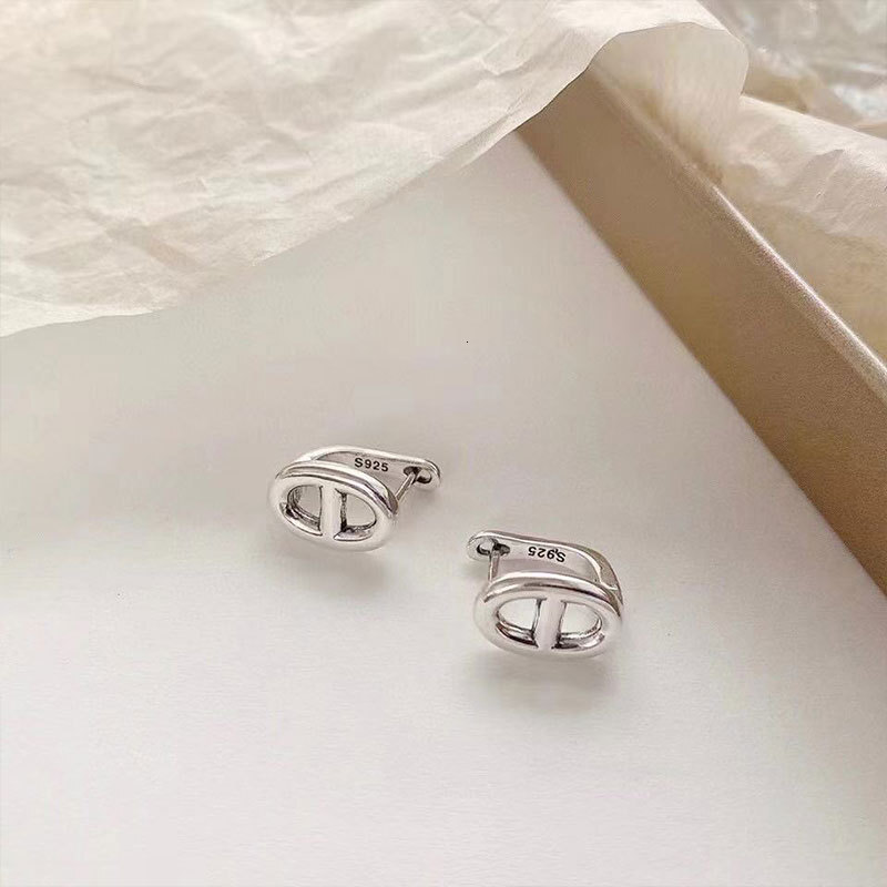 Luxury Brand Designer Jewelry Korean Version S925 Silver Needle Geometric Pig Nose Hollow Earrings For Women Vintage Fashion Elegant Simple Ear Clips 