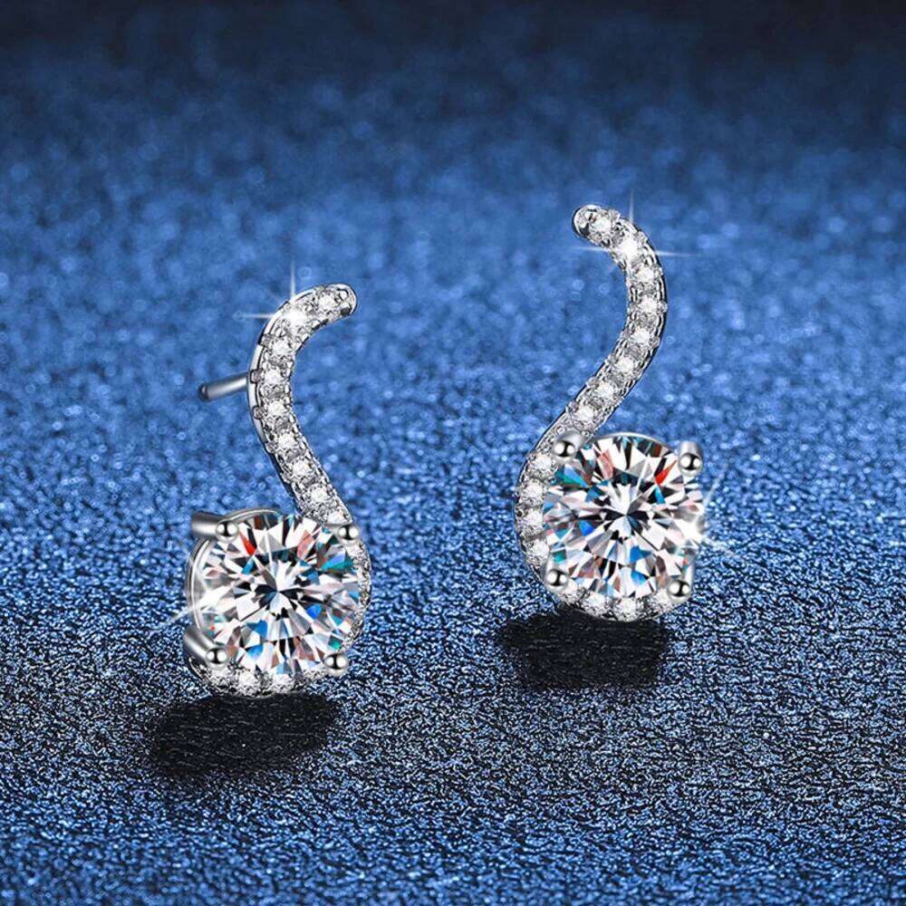 JOIAS HOME Luxury S925 Sterling Silver Diamond S-shaped 1CT D Color Moissanite Earrings Women's Daily Party Jewelry Available f1a