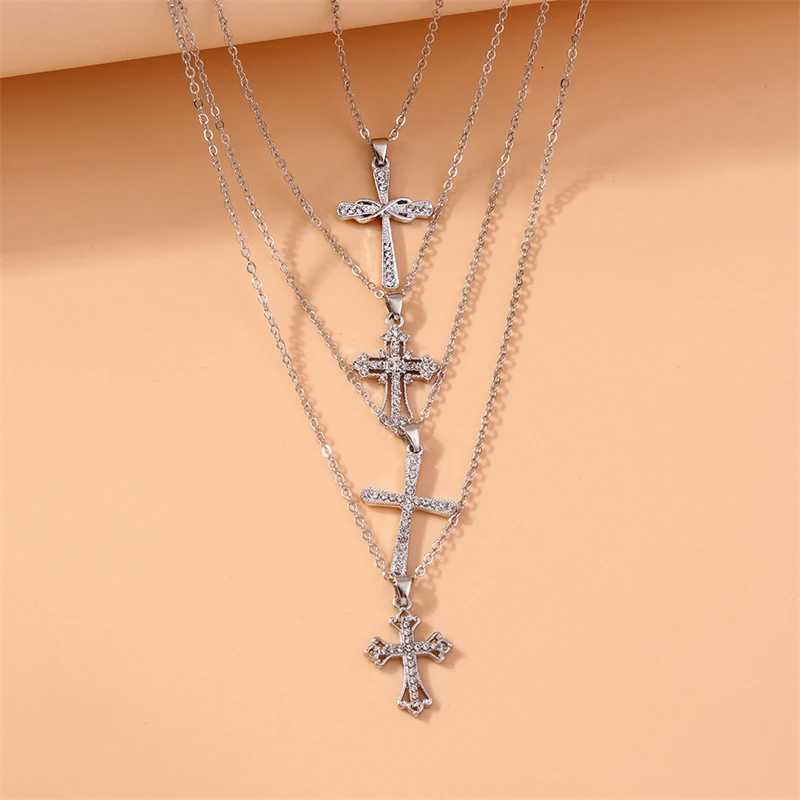 4Pcs/Set Fashion Crystal Cross Pendant Necklace Ladies Girl Thin Chain Necklace for Women Party Holiday Jewelry Gift Y251227