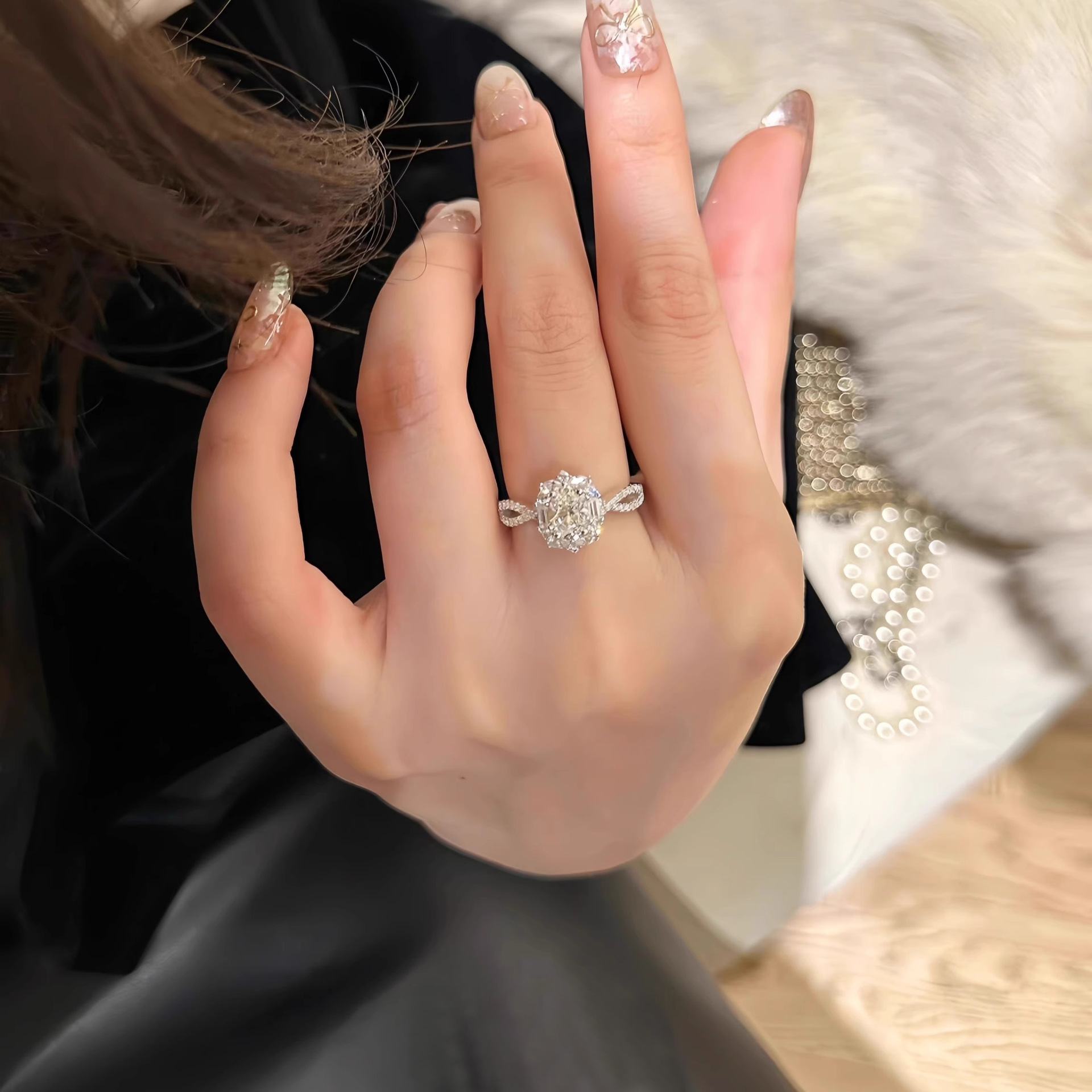 Exquisite Mozambique Diamond Ring With Elegant Ladies Oval Pigeon Egg Shaped Design White Diamond Ring Artificially Cultivated Diamond Gift