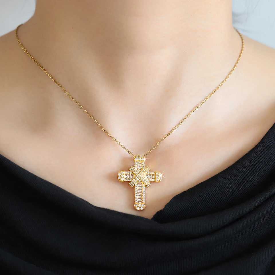 2024 New Hip Hop Women Stainless Steel Shining Zircon Cross Necklace Lady Light Luxury Pendant Jewelry Anniversary Gift Y251227