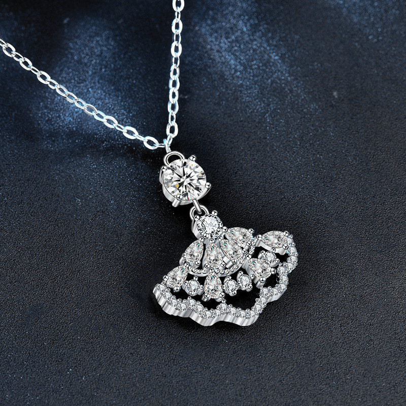 New Moissanite Mini Dress Necklace With Full Diamond Fan Shaped Design Charming Womens Pendant Necklace Niche Design Accessory Collarbone Accessory