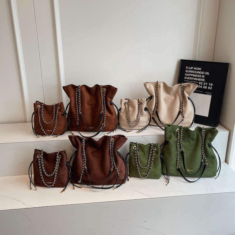 Women's Minimalist Drawstring Chain Bucket - Korean Inspired Fall Fashion