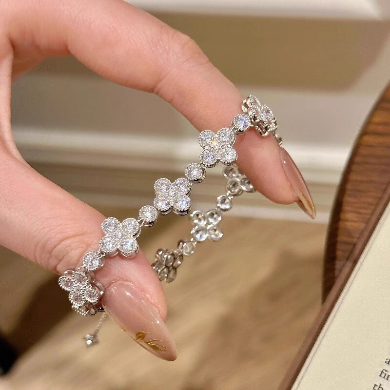 Luxury Brand Designer Jewelry Heavy Craft ~ Super Sparkling Snowflake Four-Leaf Clover Bracelet Inlaid With Zirconia Luxurious Exquisite Elegant High-