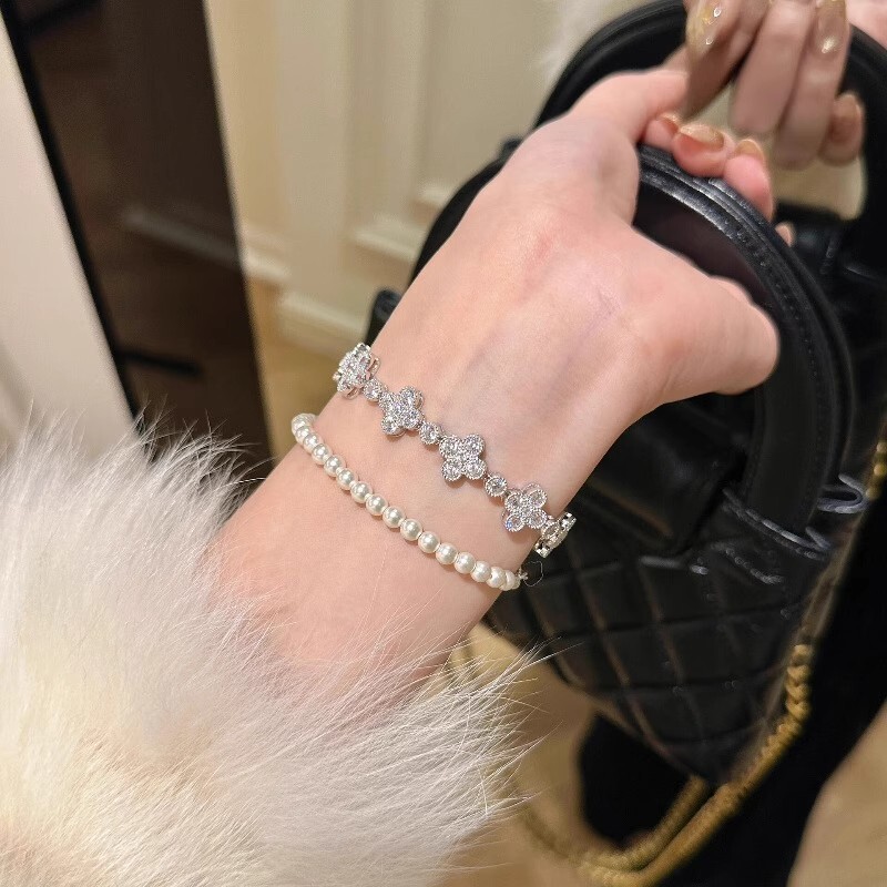 Luxury Brand Designer Jewelry Heavy Craft ~ Super Sparkling Snowflake Four-Leaf Clover Bracelet Inlaid With Zirconia Luxurious Exquisite Elegant High-