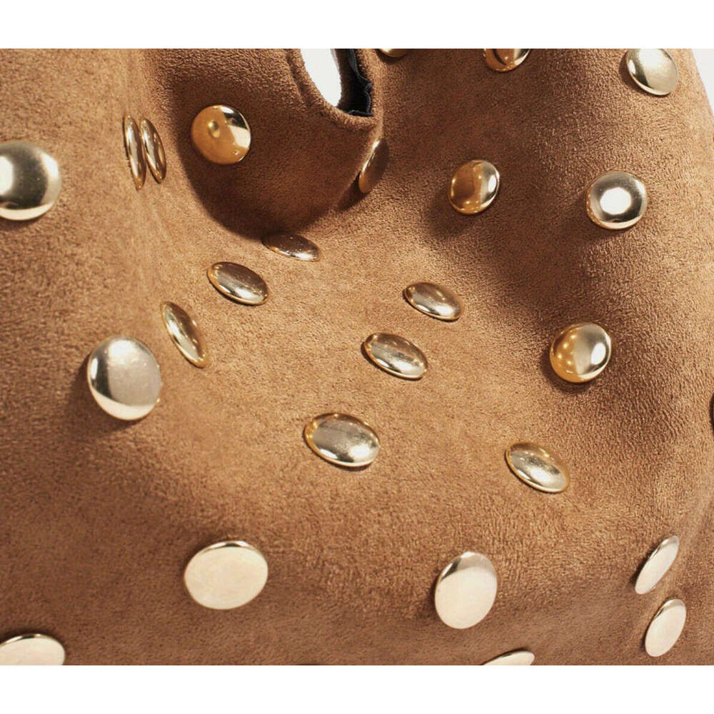 2026 Retro Large Capacity Heavy Duty Women S Bag Elegant Simple Versatile Classic Style Riveted Decoration Suitable For Commuting Office Dating Daily