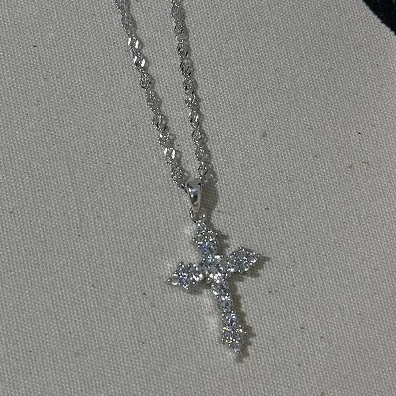 Womens Cute Silver Zircon Cross Pendant Necklace Thin Chain Party Jewelry Birthday Gift for Girls Y251227