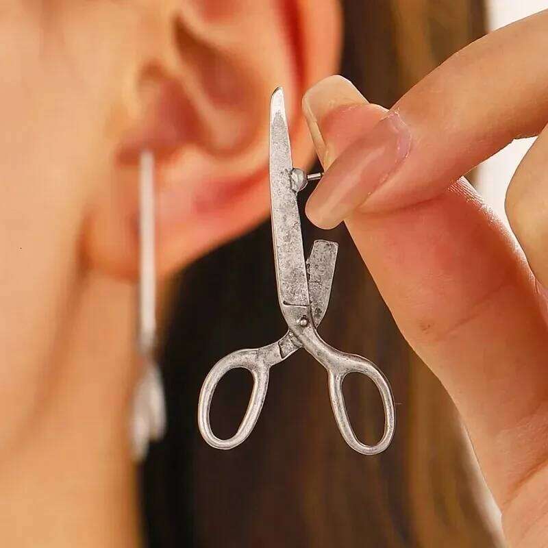 Fashion Creative New Retro Scissors Ear Studs for Personalized Women Hip Hop Rock Party Holiday Gift Perforated Earrings C251227