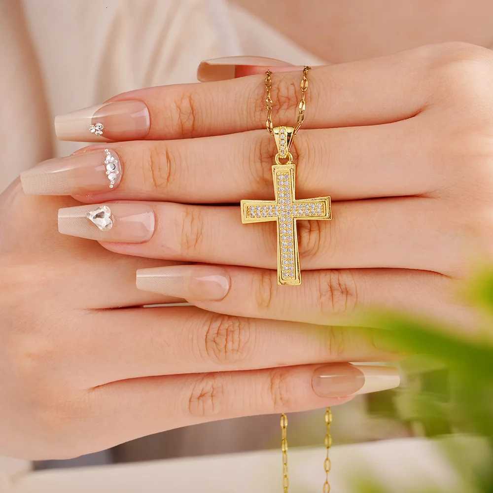 Fashion Luxury Shiny Zircon Cross Pendant Necklace for Women Men Stainless Steel Chain Classic Cool Cross Jewelry Gifts Y251227