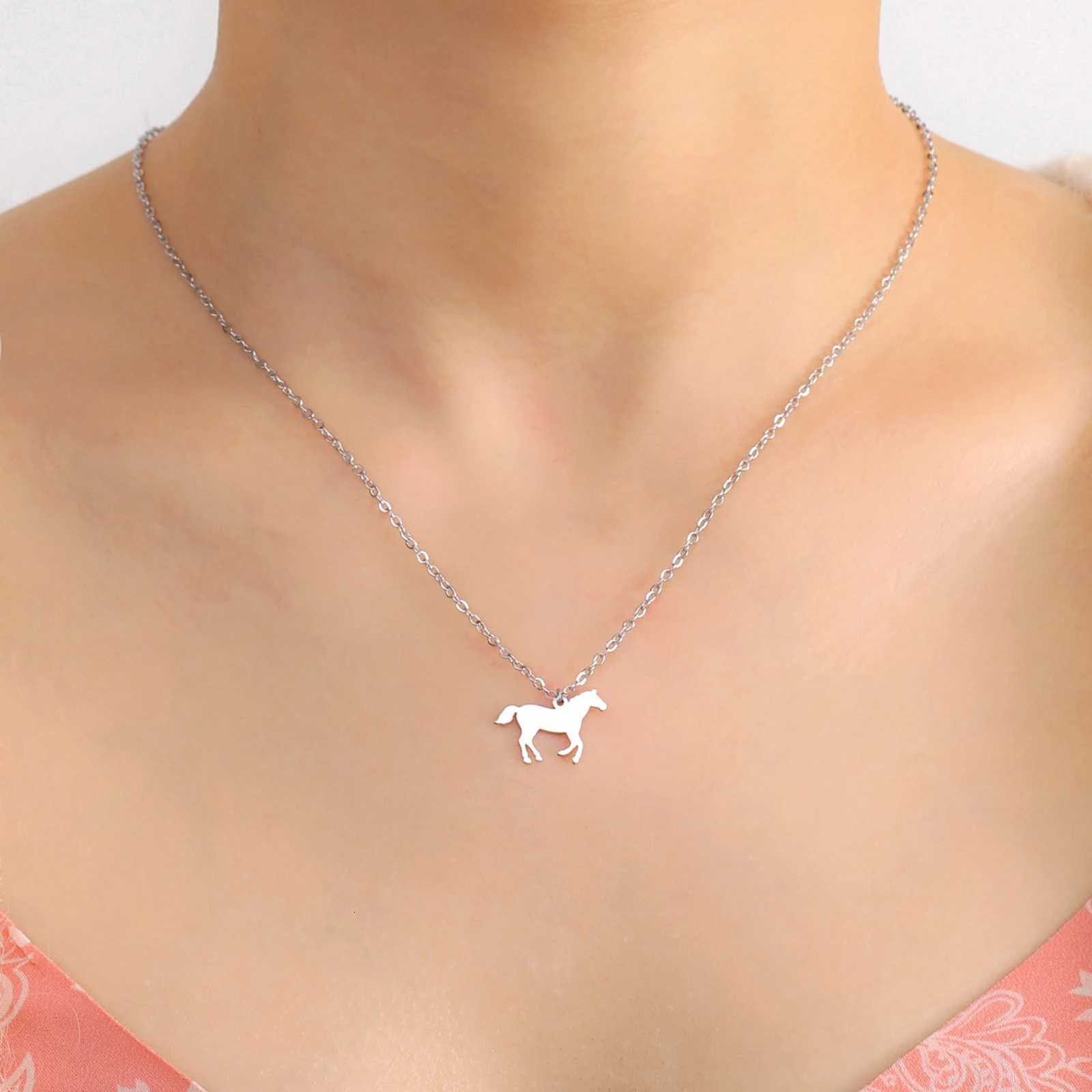 U-shaped horse animal pendant necklace stainless steel womens horseshoe neck chain animal jewelry Valentines Day party gift Y251227