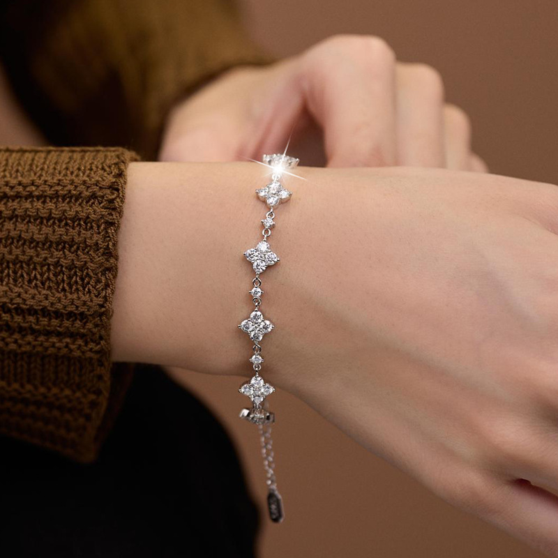 Exquisite Moissanite Inlaid Design With Four Leaf Clover Bracelet Exuding A Feminine Niche And High End Feel Adjustable Bracelet Exquisite Gift Access