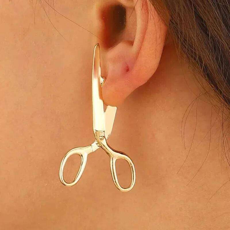Fashion Creative New Retro Scissors Ear Studs for Personalized Women Hip Hop Rock Party Holiday Gift Perforated Earrings C251227