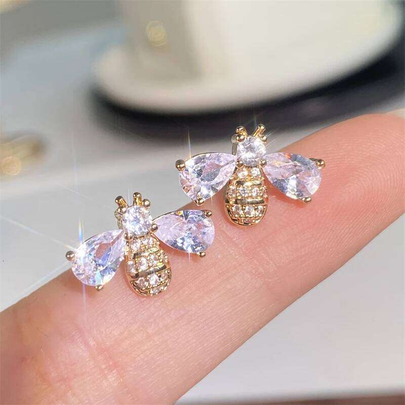 ZAKOL Temperament Cubic Zirconia Insect Bee CZ Stud for Women Delicate Animal Crystal Earrings Jewelry Brincos