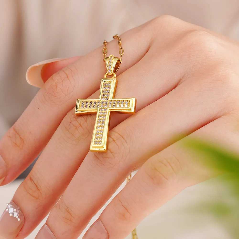 Fashion Luxury Shiny Zircon Cross Pendant Necklace for Women Men Stainless Steel Chain Classic Cool Cross Jewelry Gifts Y251227