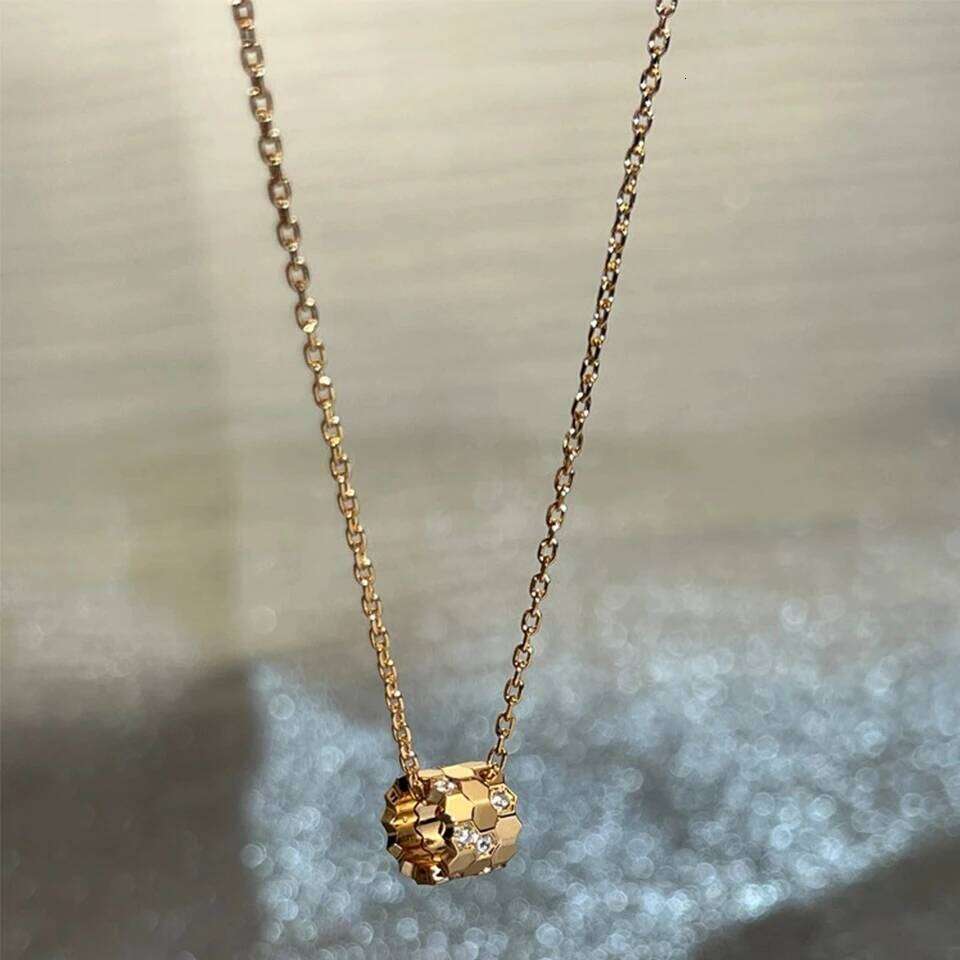 ZAKOL Classic Beehive Honeycomb AAA Zircon Pendant Necklace Elegant Birthday Christmas Jewelry Gifts for Women