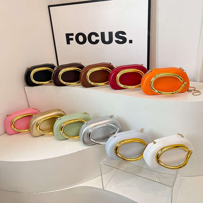 Elegant Tote for Formal Events: Ladies' Compact Shoulder & Arm Bags Featuring Exquisite Detailing