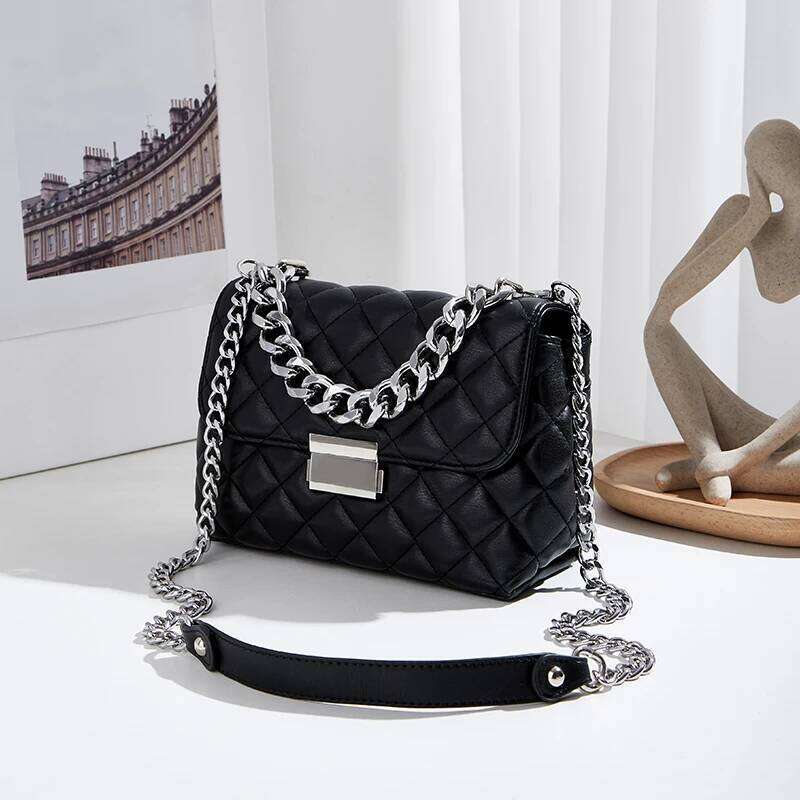 Fashion high-grade messenger chain one-shoulder sewing small square bag, diamond check lock design Pingshuo